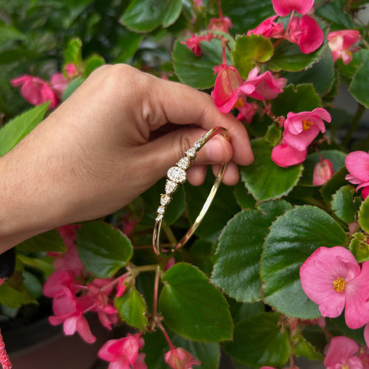 White pearls bracelet